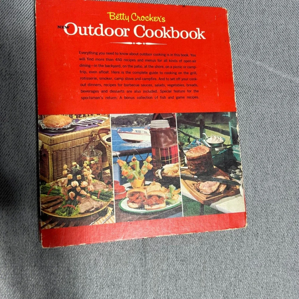Betty Crocker Vintage Outdoor Cook Book Set 2pc Red White Barbecue Recipes